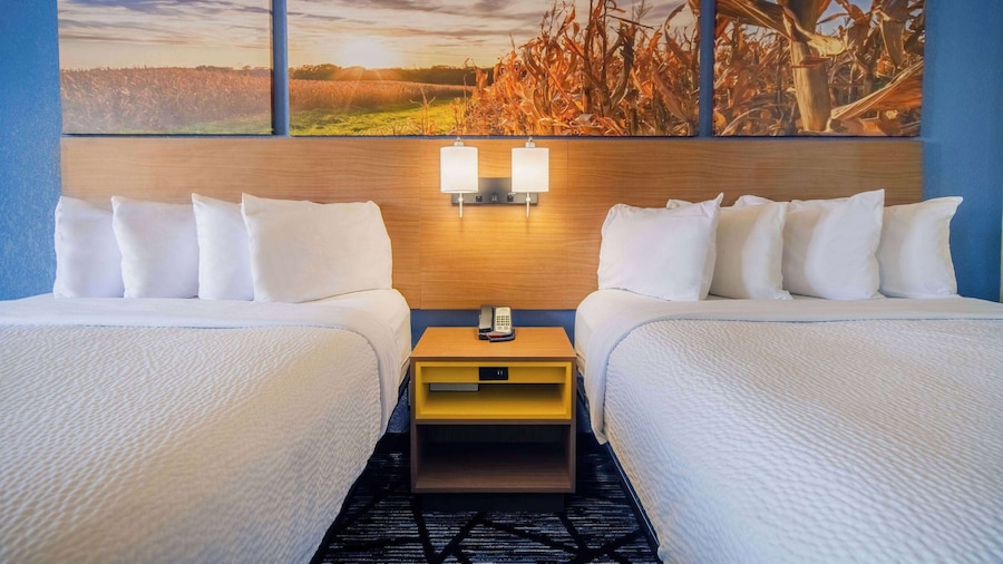 Days Inn by Wyndham Evansdale Waterloo
