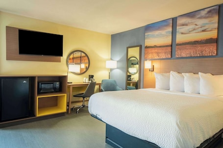 Individually decorated, individually furnished, desk, laptop workspace. Days Inn by Wyndham Evansdale Waterloo