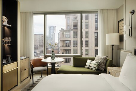 Four Seasons Hotel Toronto - Image 13