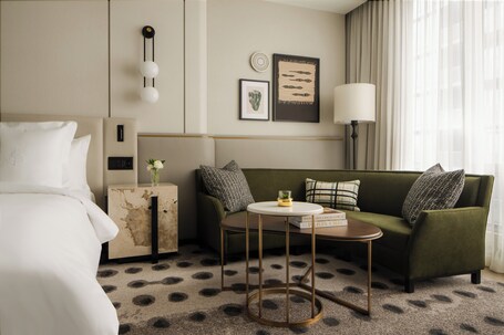 Four Seasons Hotel Toronto - Image 12
