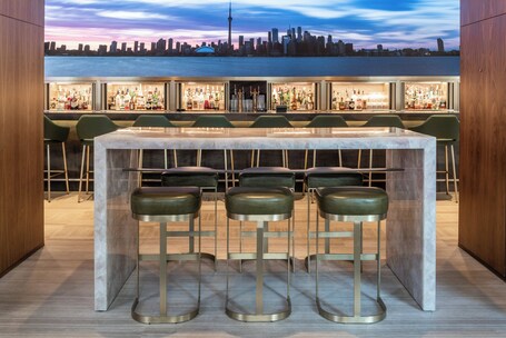 Four Seasons Hotel Toronto - Image 9