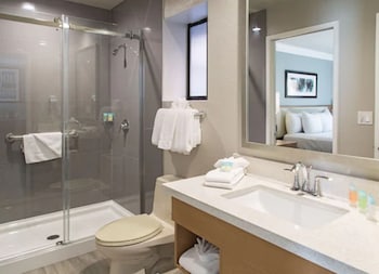 Crown 2 Story Suite with Loft King bed | Bathroom | Eco-friendly toiletries, hair dryer, towels, soap at Alexis Park All Suite Resort
