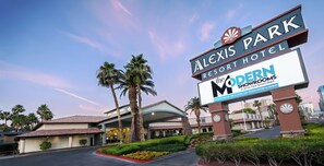 Exterior - Alexis Park All Suite Resort (Las Vegas)