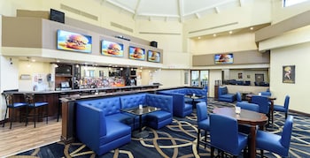 Serves lunch and dinner at Alexis Park All Suite Resort