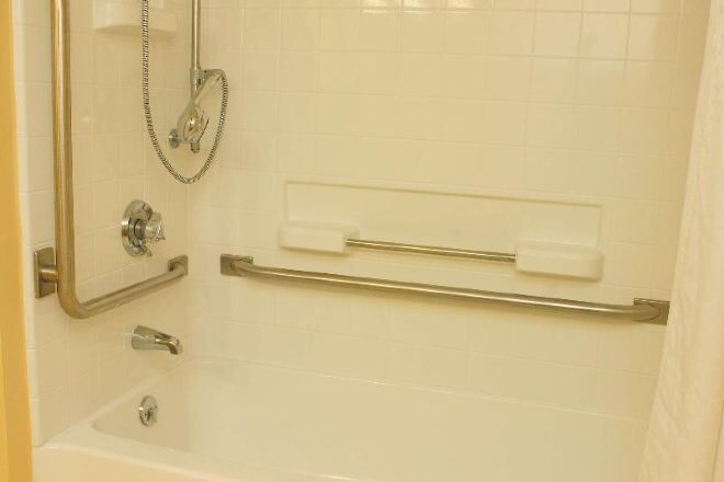 Salle de bain | Articles de toilette gratuits, sèche-cheveux, serviettes fournies