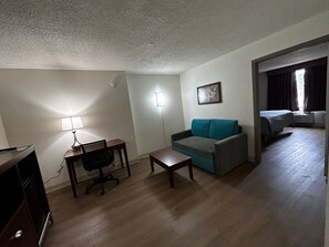 Cunas gratuitas, wifi gratis, ropa de cama y despertador 