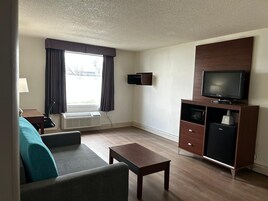 Free cribs/infant beds, free WiFi, bed sheets, alarm clocks