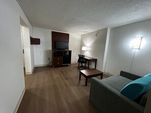 Suite, 1 King Bed with Sofa bed, Non Smoking | Free cots/infant beds, free WiFi, bed sheets, alarm clocks