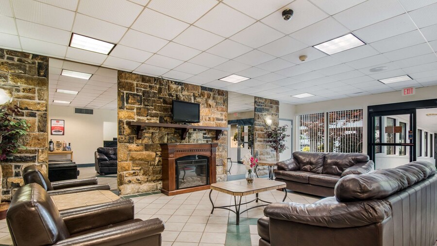 Econo Lodge Inn & Suites Chambersburg Central