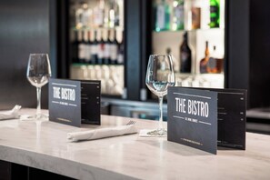 Bar (in der Unterkunft)