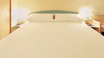 Standard Room, 2 Twin Beds | Iron/ironing board, free WiFi, bed sheets