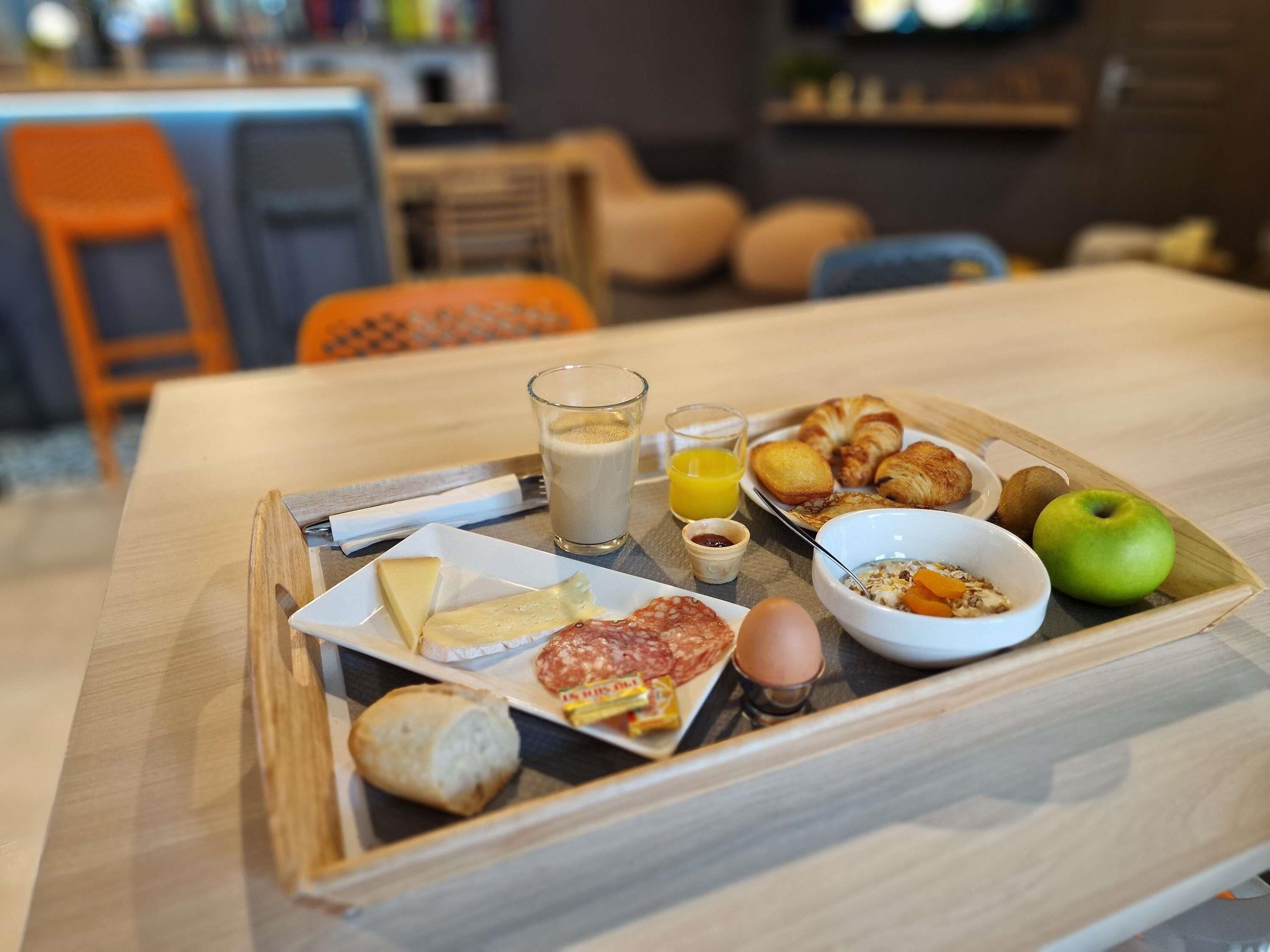 daily buffet breakfast (eur 12.90 per person)