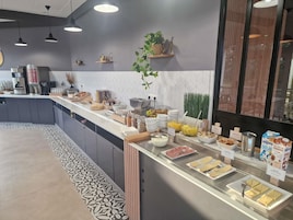 Desayuno buffet todos los días (con cargo)