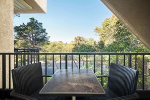 Suite, 1 King Bed, Non Smoking, Balcony (Living Room;with Sofabed) | Premium bedding, pillowtop beds, desk, laptop workspace