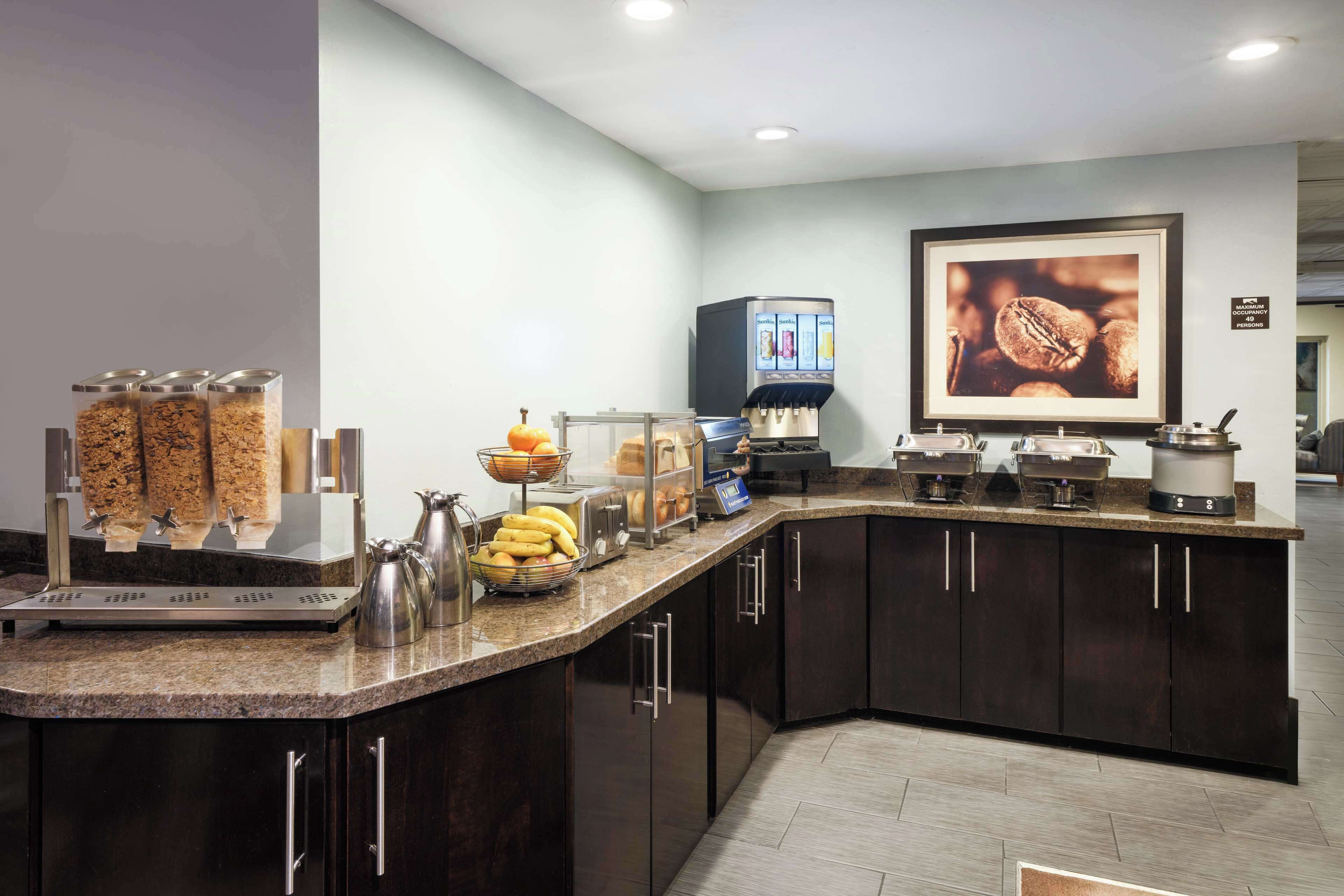 free daily continental breakfast