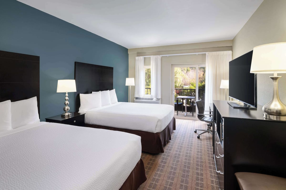 Deluxe Room, 2 Queen Beds, Non Smoking, Balcony (Walk-in Shower)