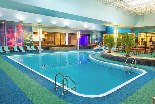 Indoor pool - Sheraton Niagara Falls (Niagara Falls)
