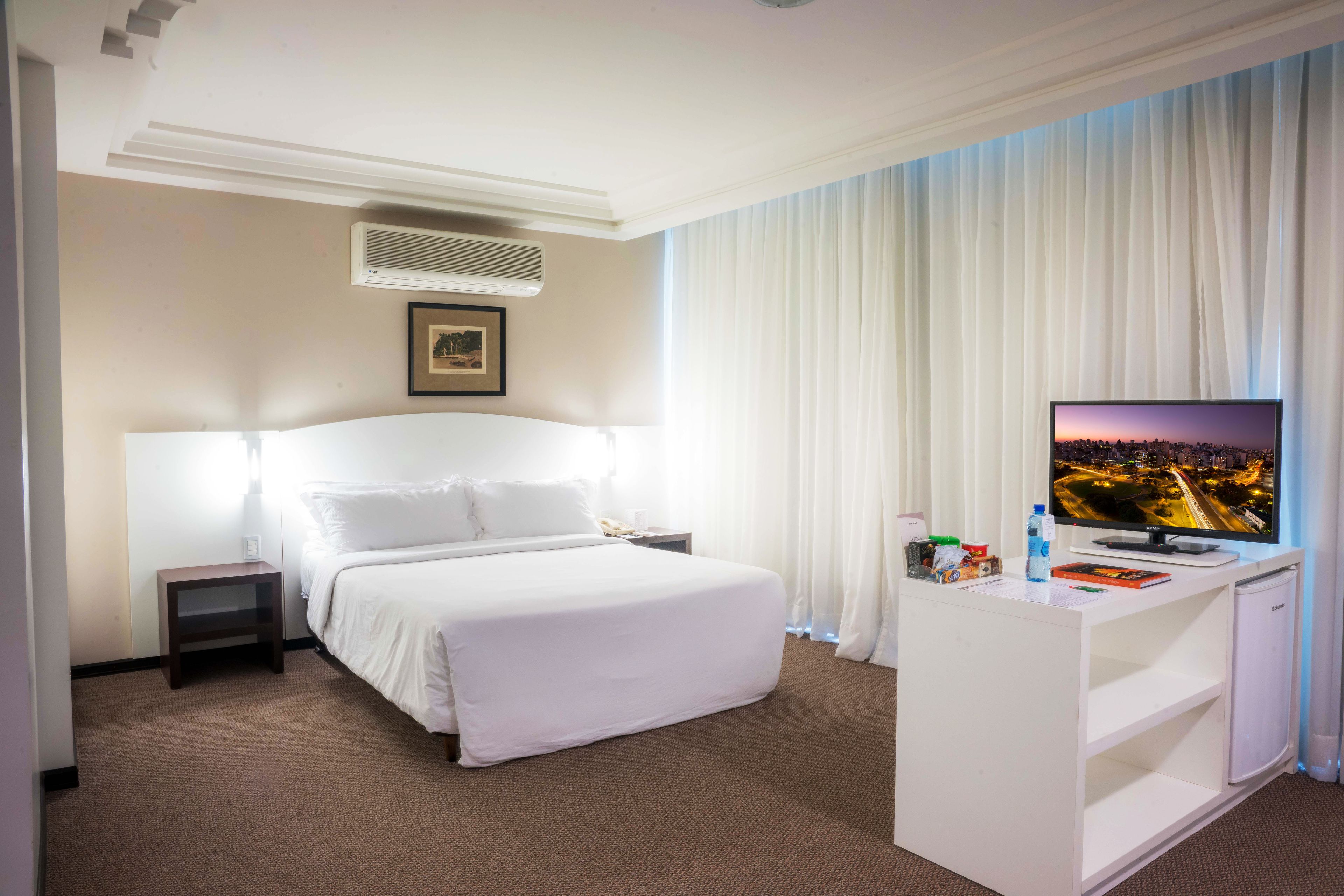 suite | minibar, in-room safe, desk, free wifi