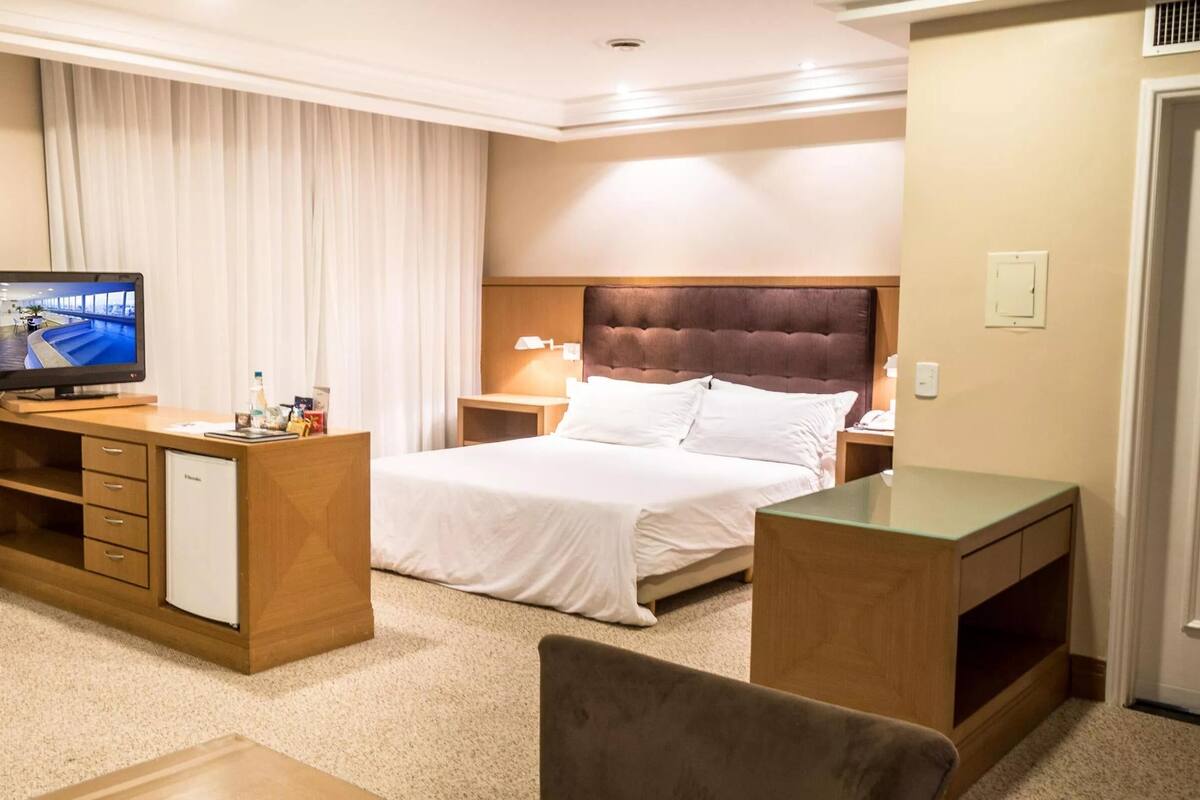 Minibar, una cassaforte in camera, una scrivania, Wi-Fi gratuito