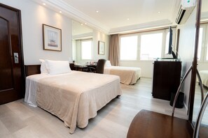 Superior Twin Room, 2 Single Beds | Minibar, in-room safe, desk, free WiFi - Plaza Sao Rafael Hotel (Porto Alegre)