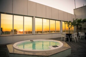 Indoor spa tub