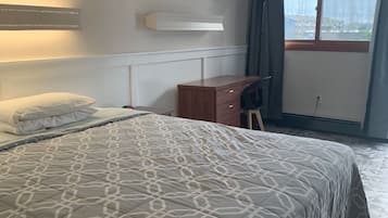 Standard Room, 1 Queen Bed