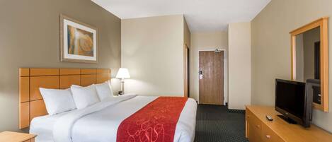 Skrivbord, strykjärn/strykbräda, gratis barnsängar och extrasängar