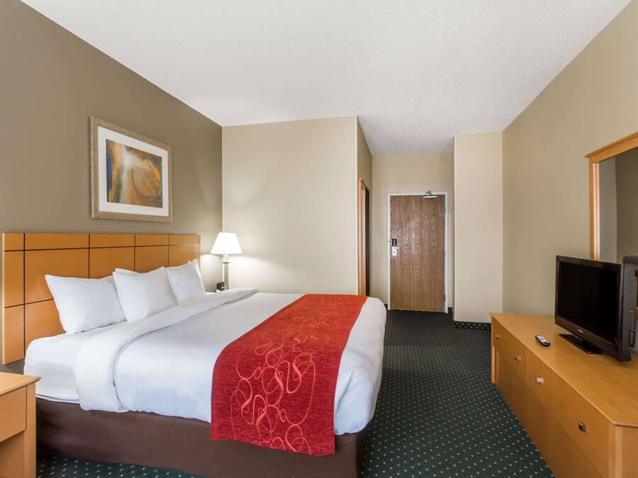 Skrivebord, strygejern/strygebræt, gratis baby-/barnesenge