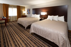 Zimmersafe, Schreibtisch, Verdunkelungsvorhänge, Bügeleisen/Bügelbrett