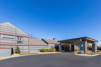 Endeavor Inn & Suites, Trademark Collection by Wyndham