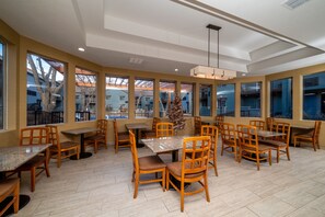 Free continental breakfast 