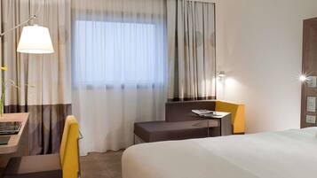 Coffres-forts dans les chambres, bureau, rideaux occultants