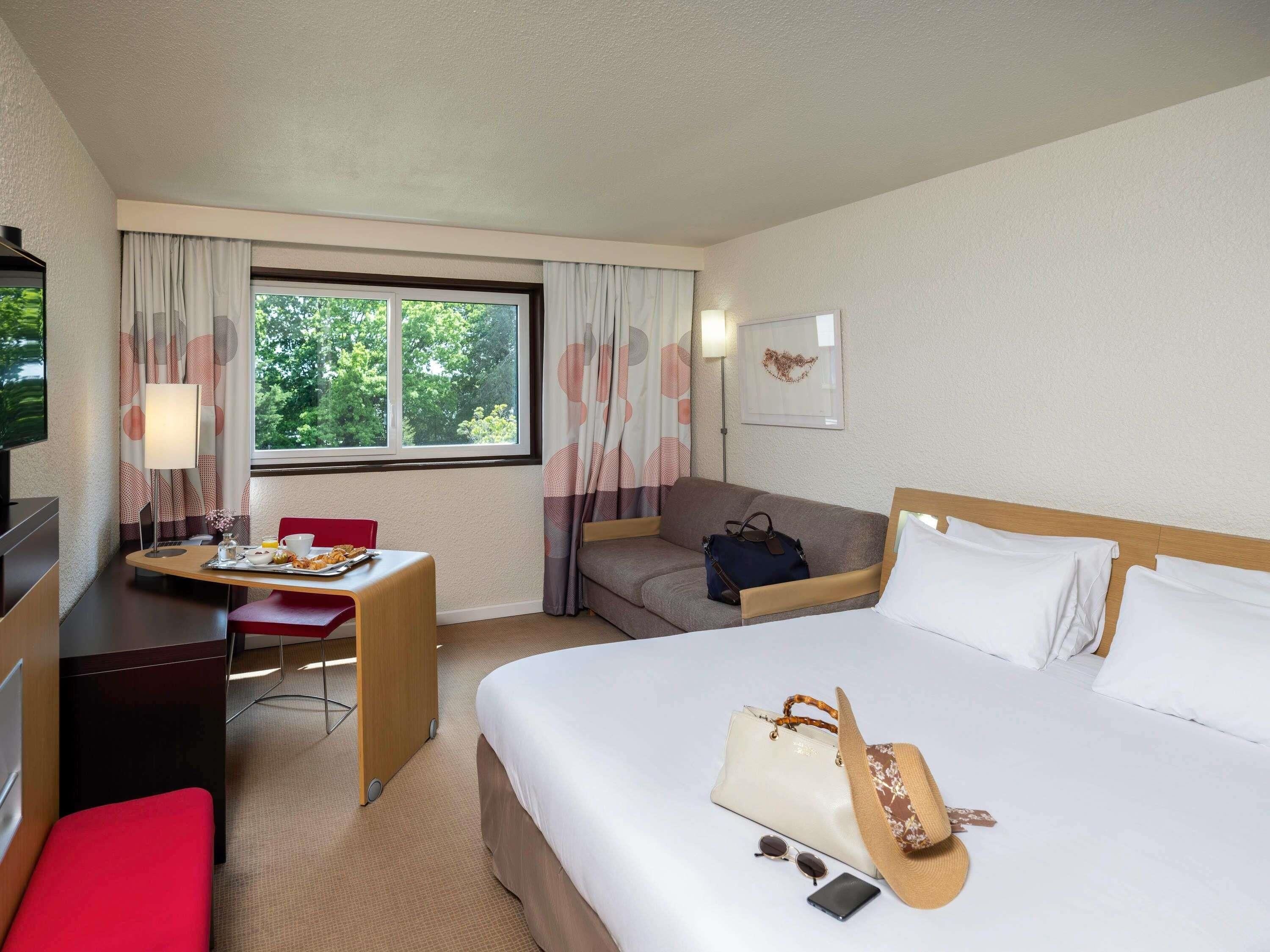 In-room safe, desk, blackout drapes, soundproofing