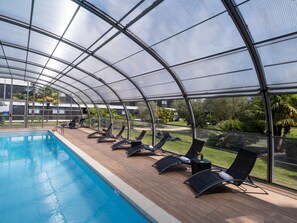 Een seizoensgebonden buitenzwembad