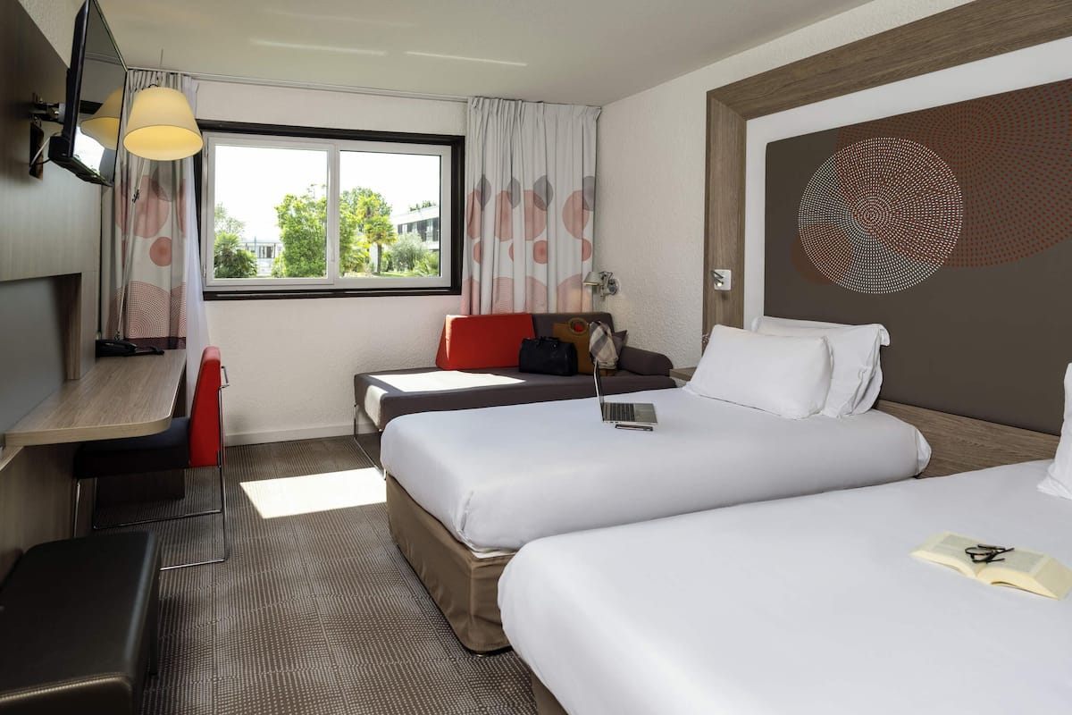 Family Room, Multiple Beds