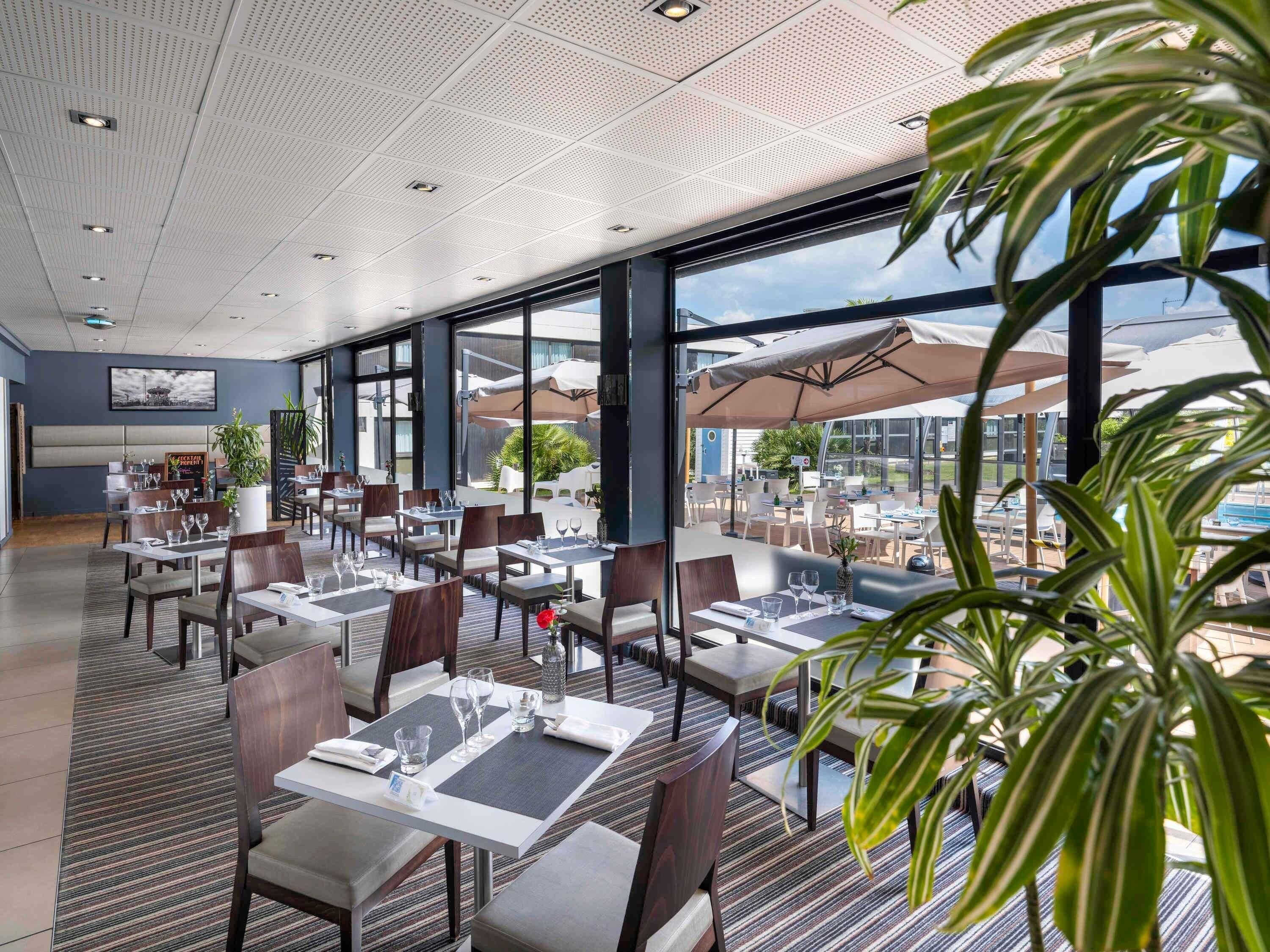 Breakfast, lunch, dinner served; French cuisine 