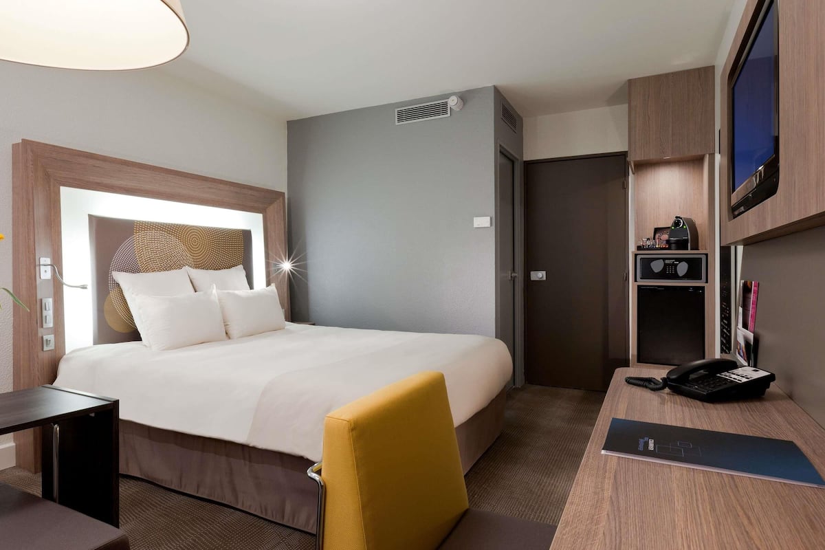 Executive-Zimmer, 1 Doppelbett und Schlafsofa (and sofa) | Zimmersafe, Schreibtisch, Verdunkelungsvorhänge, schallisolierte Zimmer