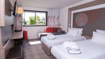 Habitación ejecutiva, 1 cama matrimonial y sofá cama (and sofa) | Caja de seguridad en la habitación, escritorio y cortinas blackout