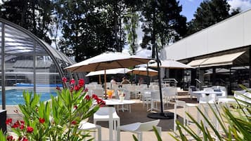 Petit déjeuner, déjeuner et dîner servis sur place
