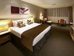 Premium bedding, in-room safe, laptop workspace, iron/ironing board - The Sebel Bowral Heritage Park (Bowral)