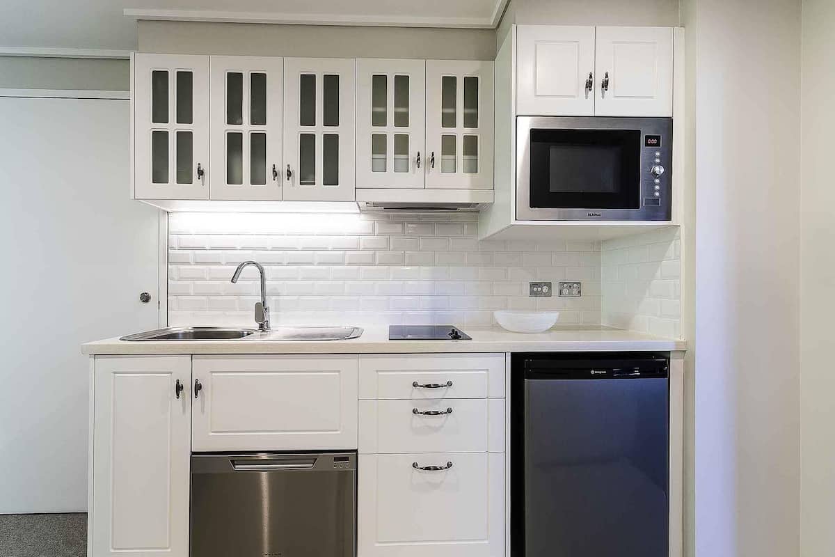 Studio, 1 King Bed | Premium bedding, in-room safe, laptop workspace, iron/ironing board