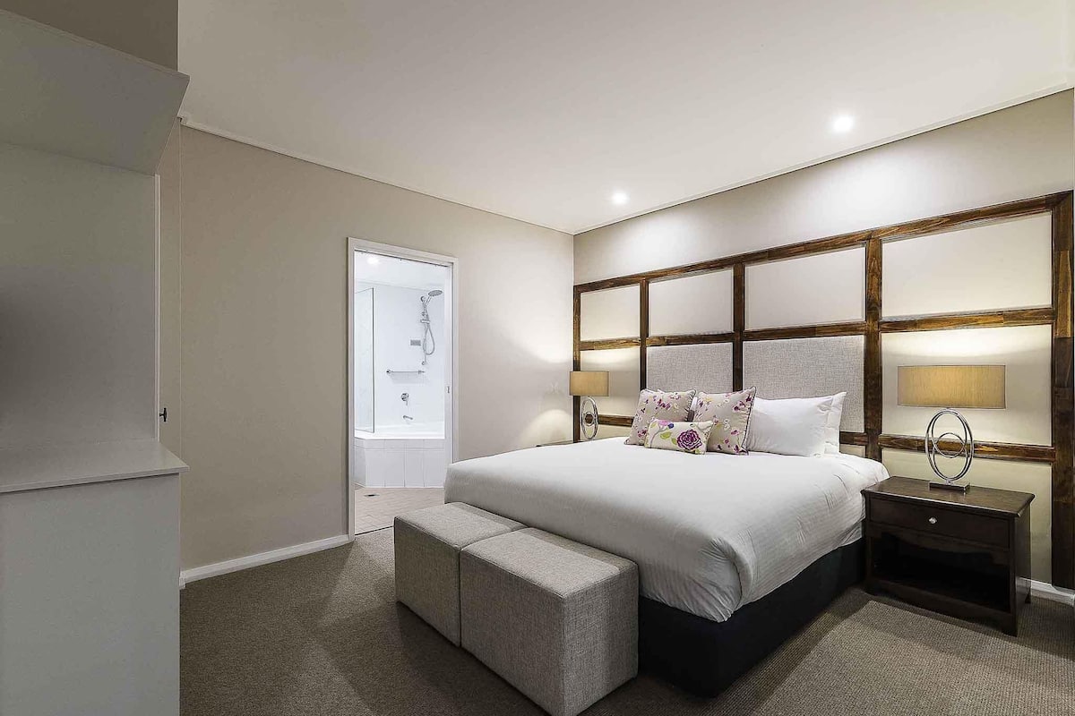 Apartment, 2 Bedrooms | Premium bedding, in-room safe, laptop workspace, iron/ironing board