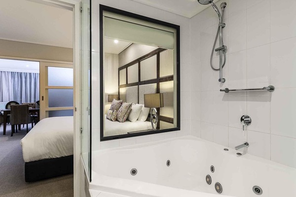 Premium bedding, in-room safe, laptop workspace, iron/ironing board