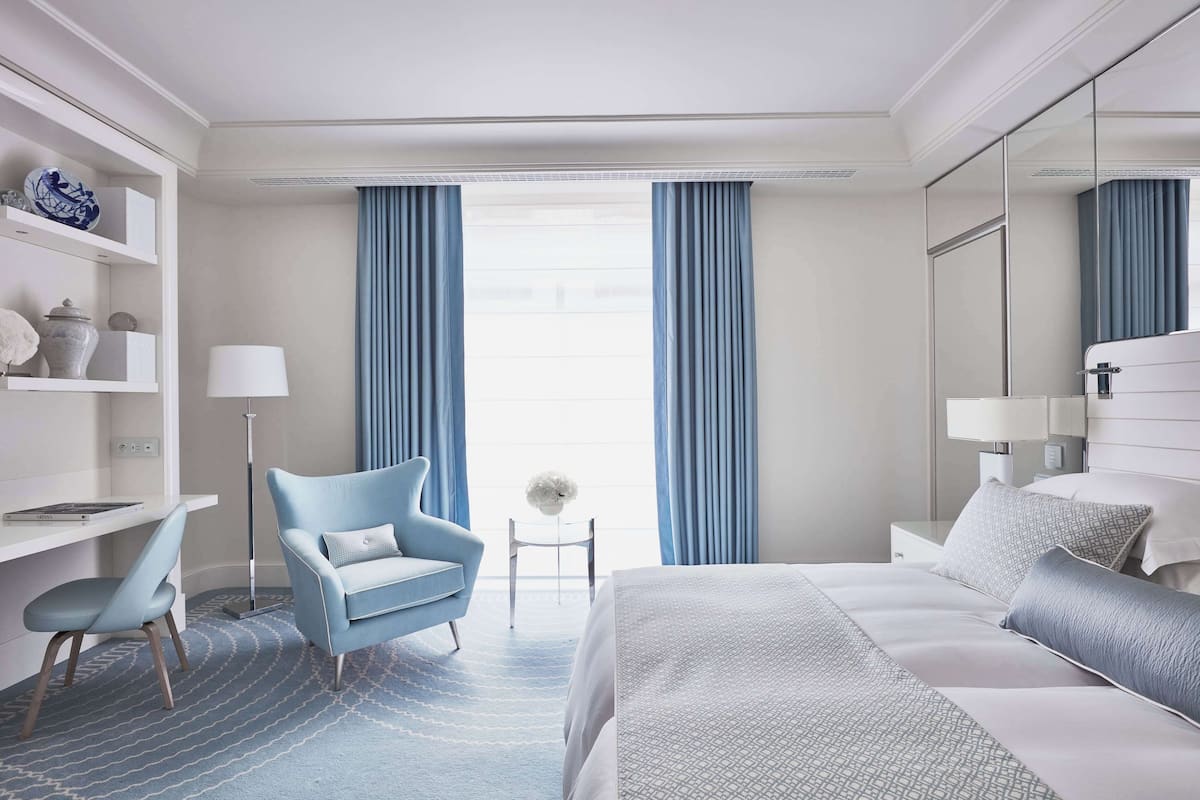Hypo-allergenic bedding, minibar, in-room safe, individually decorated