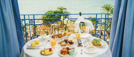 3 restaurants, breakfast, lunch, dinner served; Mediterranean cuisine