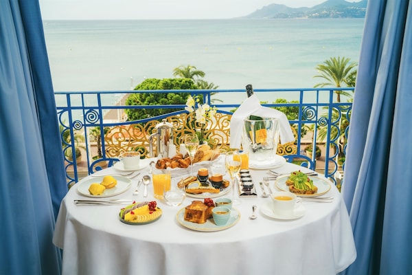 3 restaurants, breakfast, lunch, dinner served; Mediterranean cuisine