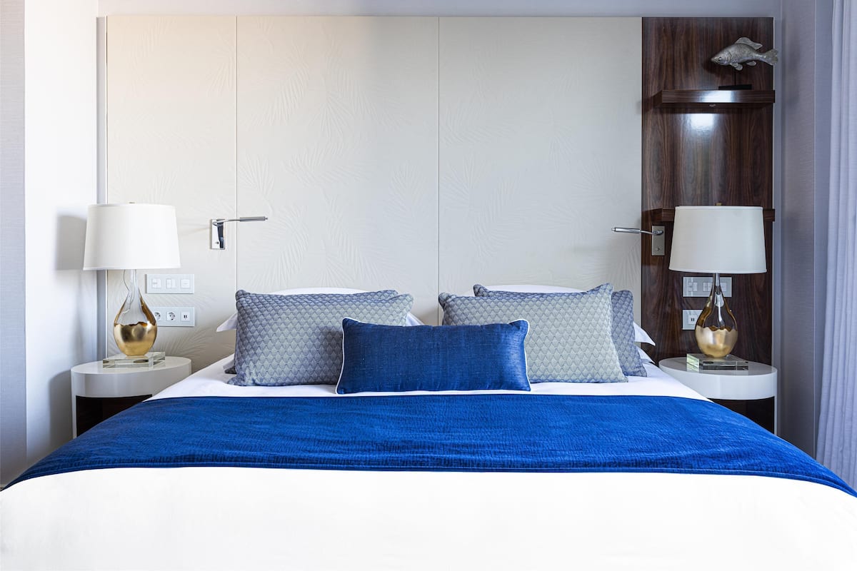 Executive Suite, City View