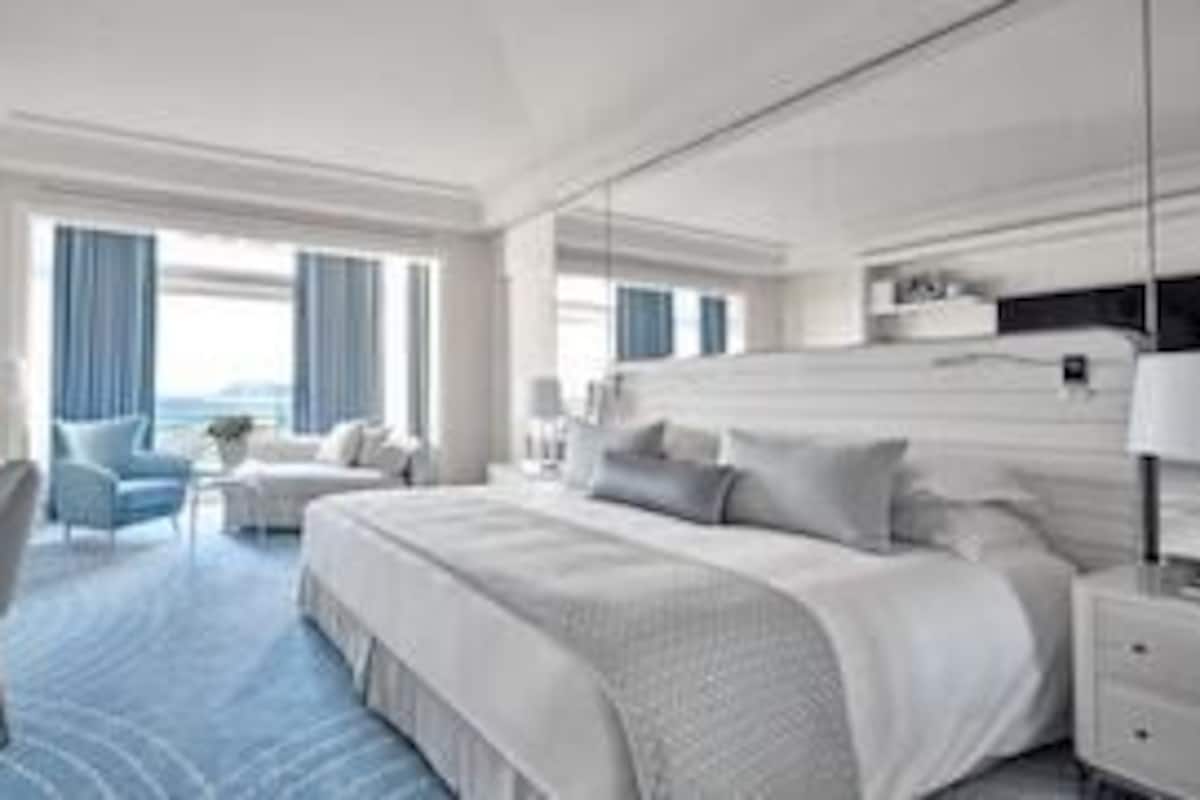 Hypo-allergenic bedding, minibar, in-room safe, individually decorated
