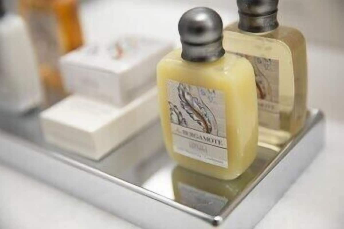 Amenidades de baño | Amenidades de baño de diseñador, secadora de cabello, batas, pantuflas