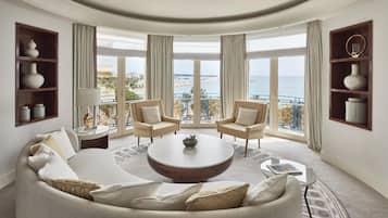 Hypoallergeen beddengoed, een minibar, een kluis op de kamer